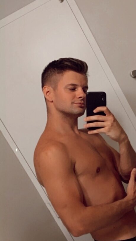 Nacktes geleaktes OnlyFans-Foto von Tommy Peters