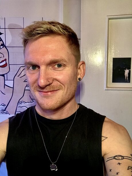 Nacktes geleaktes OnlyFans-Foto von Ambros