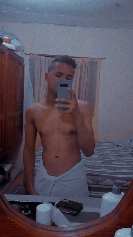 Nacktes geleaktes OnlyFans-Foto von Lorenzo Junior Rodriguez