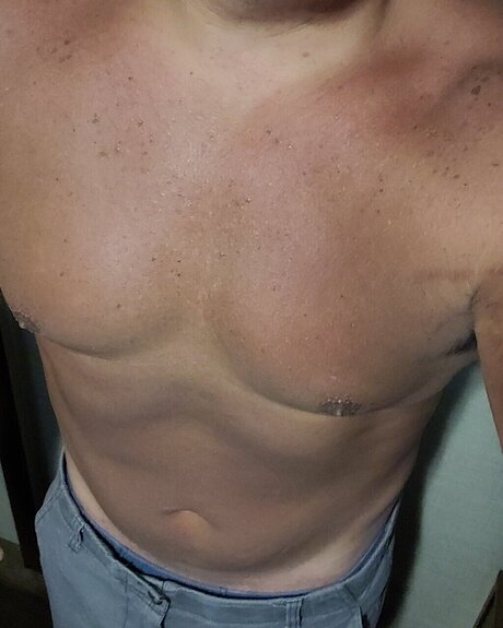 Nacktes geleaktes OnlyFans-Foto von Andrew Klein