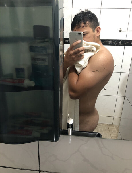 Nacktes geleaktes OnlyFans-Foto von Tales Ramon