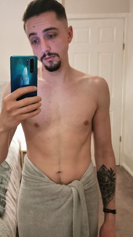 Nacktes geleaktes OnlyFans-Foto von George Gurney