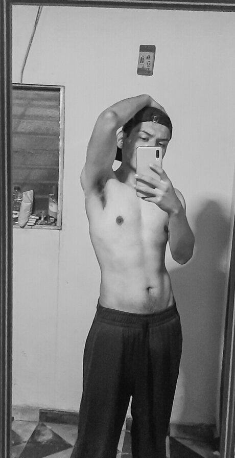 Nacktes geleaktes OnlyFans-Foto von Mario Menjivar