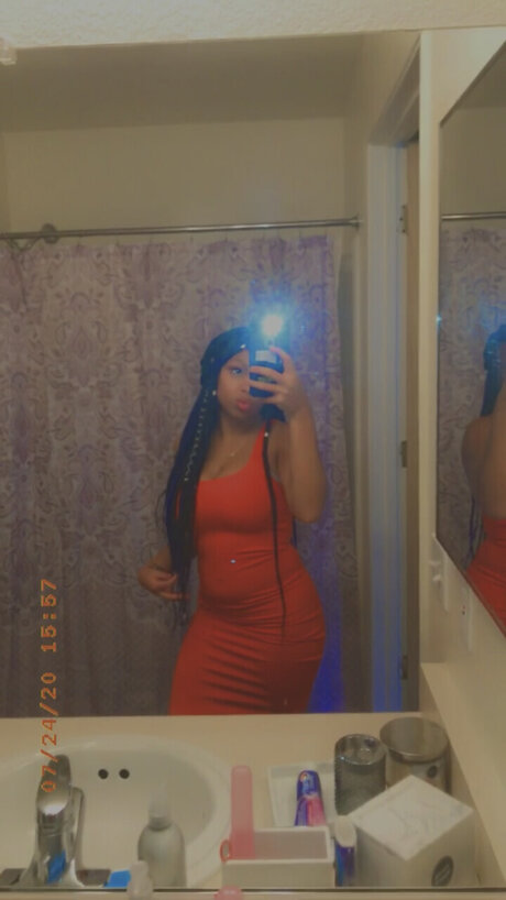 Nacktes geleaktes OnlyFans-Foto von Itty Bitty 