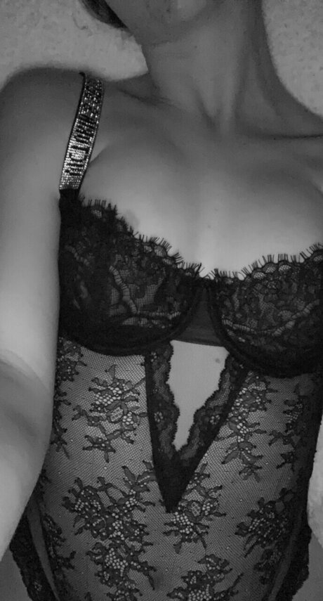 Nacktes geleaktes OnlyFans-Foto von Carlee