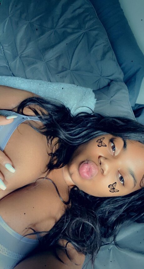 Nacktes geleaktes OnlyFans-Foto von Serenity