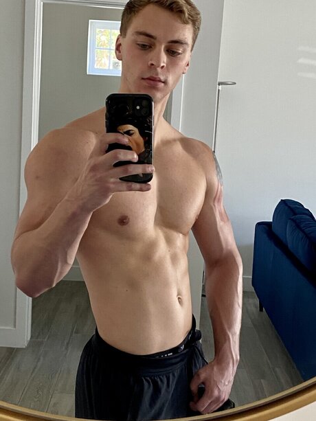 Nacktes geleaktes OnlyFans-Foto von Nicolaus