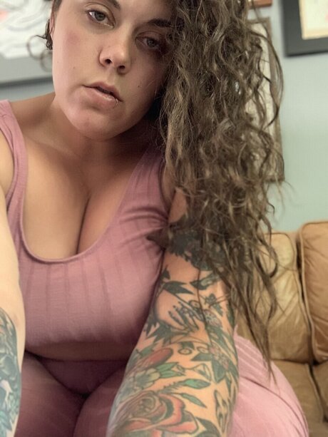 Nacktes geleaktes OnlyFans-Foto von Chicken Momma