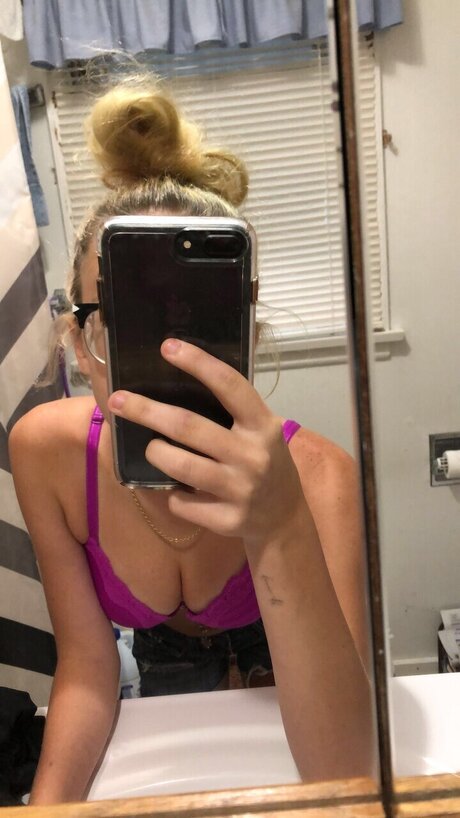 Nacktes geleaktes OnlyFans-Foto von Brandi