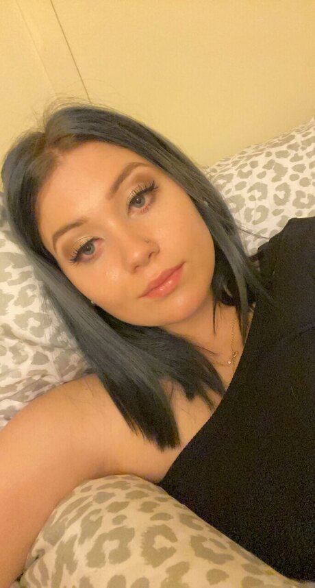 Nacktes geleaktes OnlyFans-Foto von Angel Baby