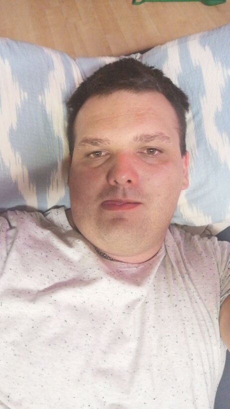 Nacktes geleaktes OnlyFans-Foto von Daniel Kohler