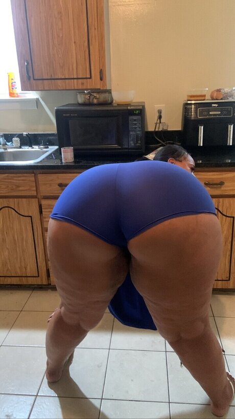 Nacktes geleaktes OnlyFans-Foto von Thiickyellabone