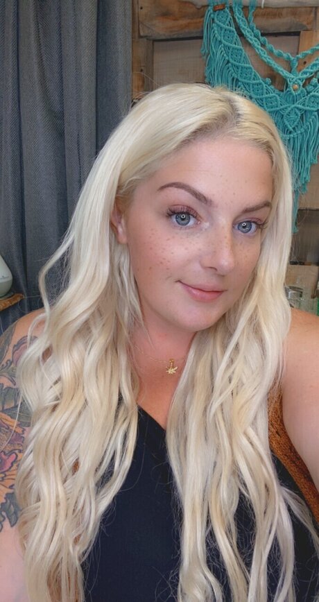 Nacktes geleaktes OnlyFans-Foto von Jade Menczel