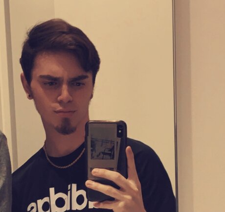Nacktes geleaktes OnlyFans-Foto von Chase Lanston
