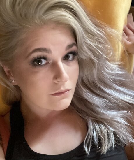 Nacktes geleaktes OnlyFans-Foto von Tattooed And Pregnant 
