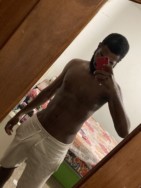 Nacktes geleaktes OnlyFans-Foto von Romdon