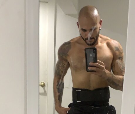 Nacktes geleaktes OnlyFans-Foto von Aaron
