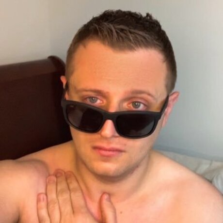 Nacktes geleaktes OnlyFans-Foto von Derek Pierce