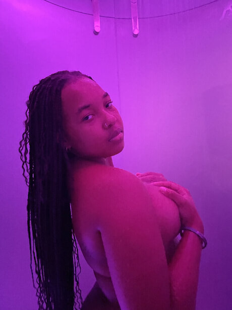 Nacktes geleaktes OnlyFans-Foto von Mbeezus