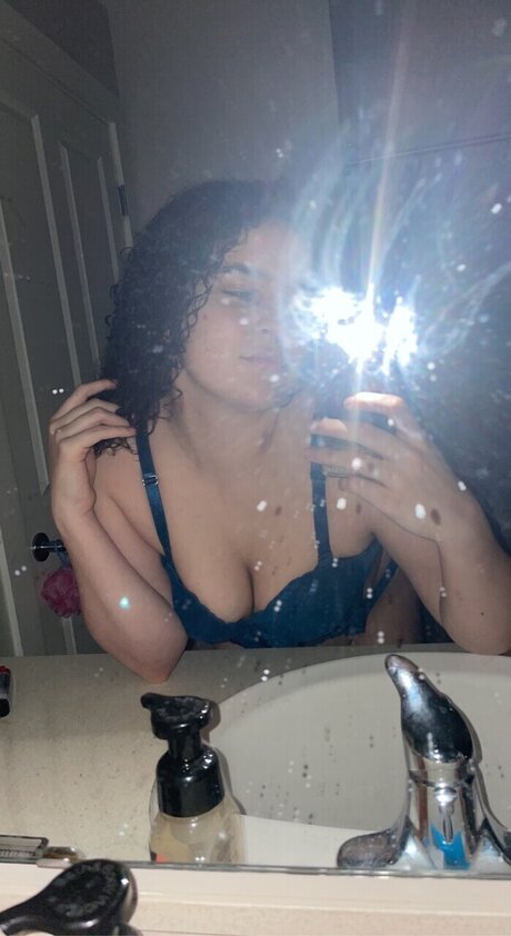 Nacktes geleaktes OnlyFans-Foto von Shay Baby