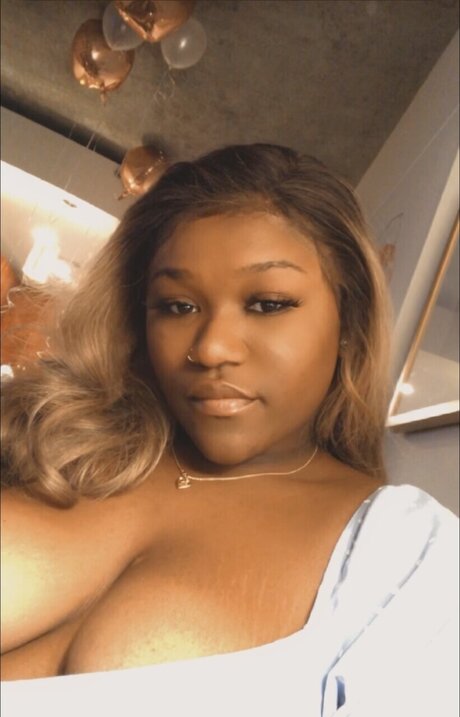Nacktes geleaktes OnlyFans-Foto von Sammie