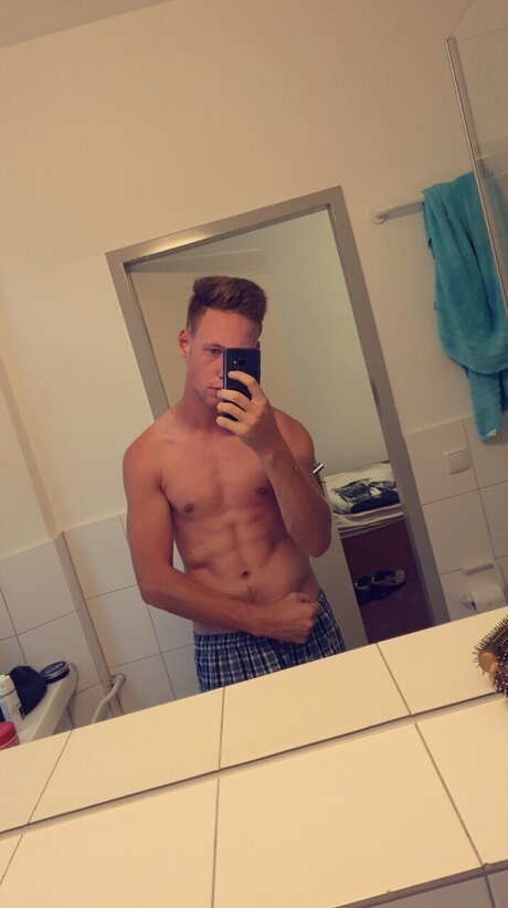 Nacktes geleaktes OnlyFans-Foto von Alpha Eric