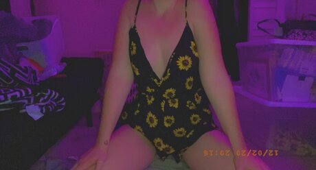 Nacktes geleaktes OnlyFans-Foto von Sunflwerbby