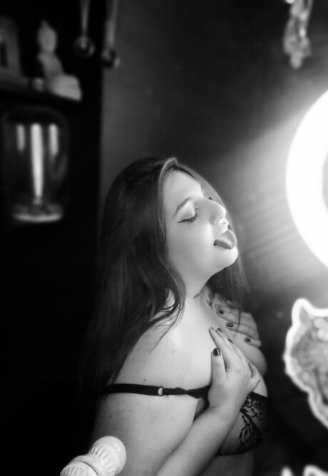Nacktes geleaktes OnlyFans-Foto von Neeshablake