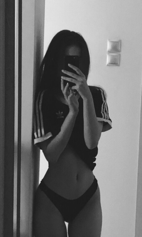 Nacktes geleaktes OnlyFans-Foto von Isabella Oniell