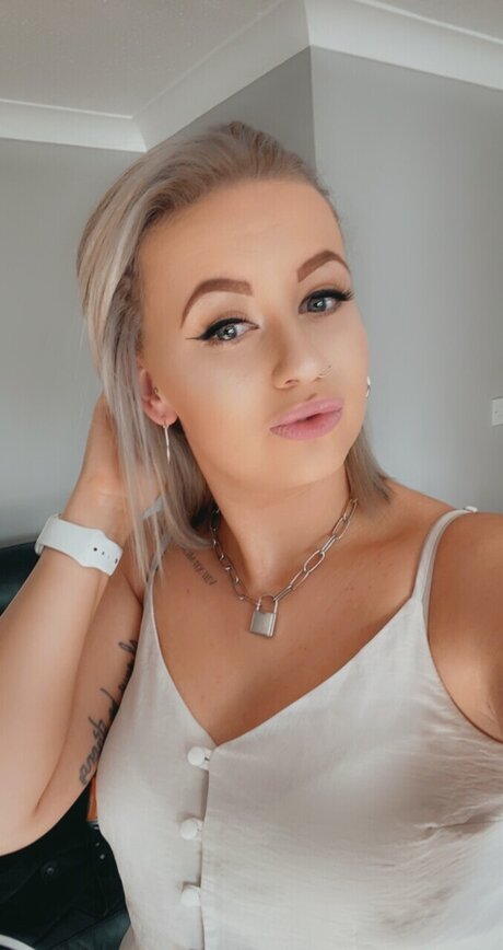 Nacktes geleaktes OnlyFans-Foto von Linzi