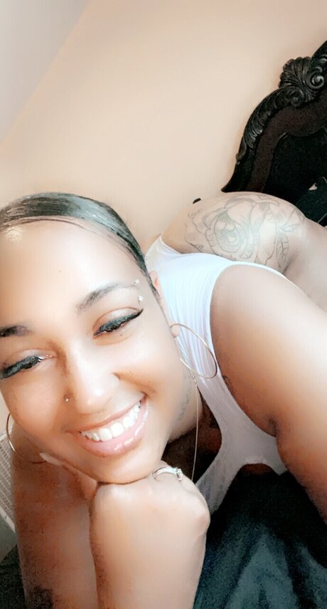 Nacktes geleaktes OnlyFans-Foto von Lightskin