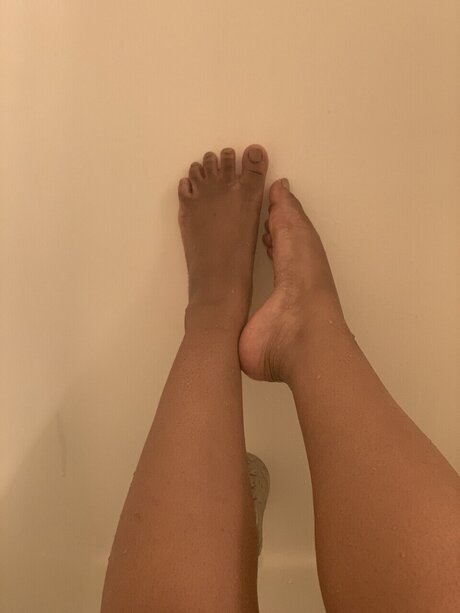 Nacktes geleaktes OnlyFans-Foto von Lickmyfeet13