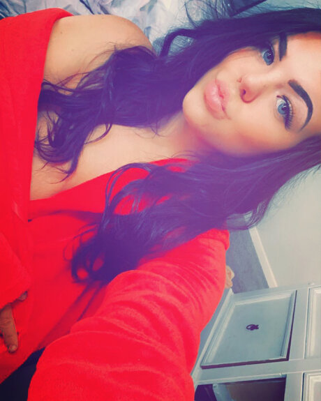Nacktes geleaktes OnlyFans-Foto von B