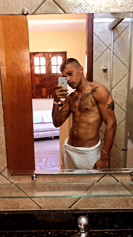 Nacktes geleaktes OnlyFans-Foto von 3r1