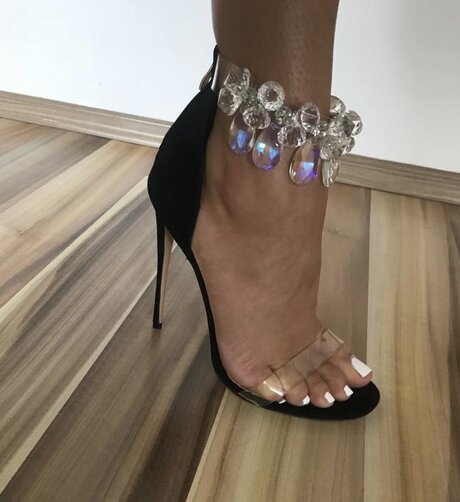 Nacktes geleaktes OnlyFans-Foto von Tiptoes