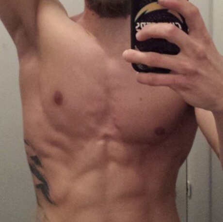 Nacktes geleaktes OnlyFans-Foto von Johnny Charger