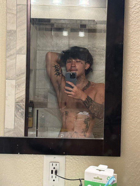 Nacktes geleaktes OnlyFans-Foto von Sin4jaekon