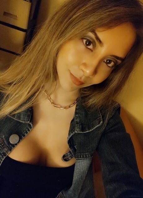 Nacktes geleaktes OnlyFans-Foto von Mj Davila