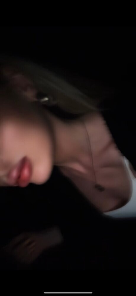 Nacktes geleaktes OnlyFans-Foto von E L N