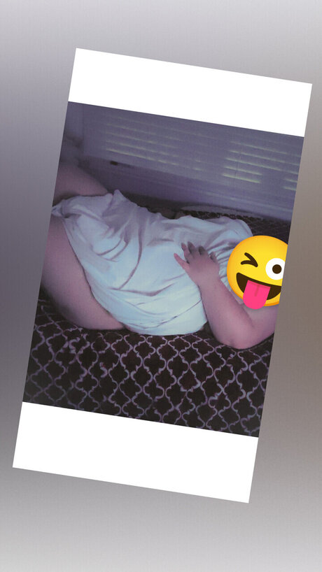 Nacktes geleaktes OnlyFans-Foto von Adi Rose
