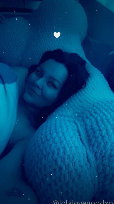 Nacktes geleaktes OnlyFans-Foto von Lolalovegoodxo