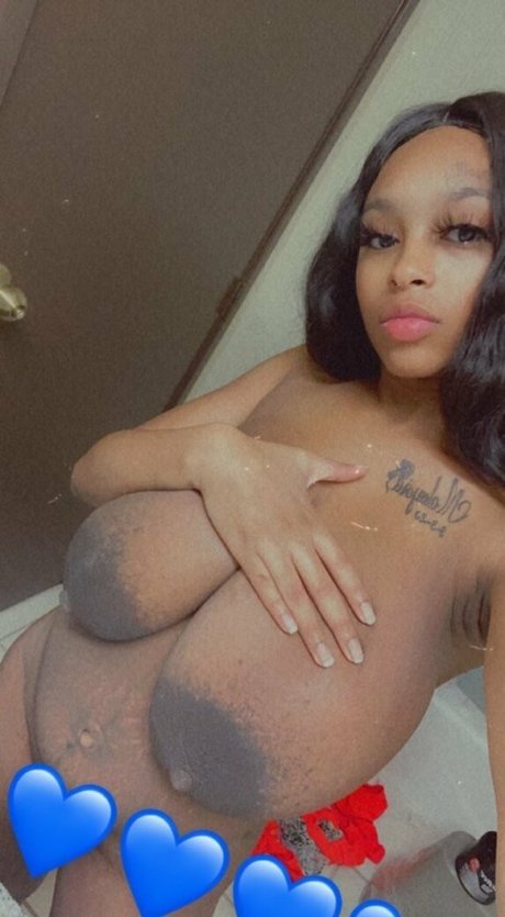 Nacktes geleaktes OnlyFans-Foto von Tharealnenebalenciago