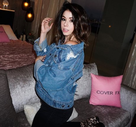 Jillian Rose Reed