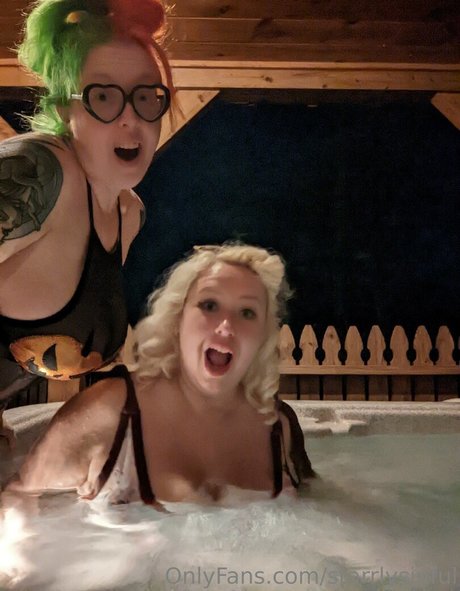 Nacktes geleaktes OnlyFans-Foto von Starrlysinful
