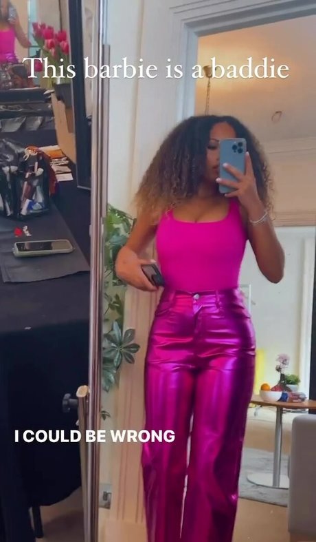 Nacktes geleaktes OnlyFans-Foto von Amber Gill