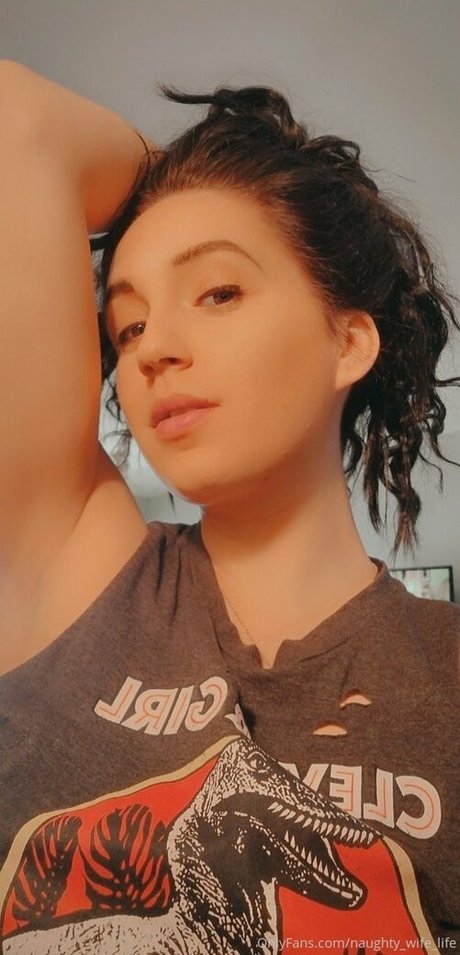 Nacktes geleaktes OnlyFans-Foto von Naughtywifelife