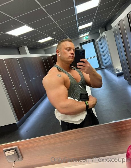 Nacktes geleaktes OnlyFans-Foto von Flexxxcouple