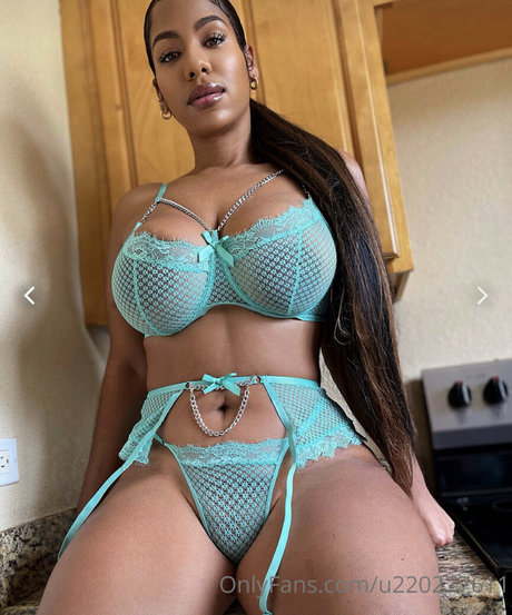 Nacktes geleaktes OnlyFans-Foto von Leizamae Keane