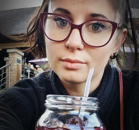 Nacktes geleaktes OnlyFans-Foto von Nadia Bratke