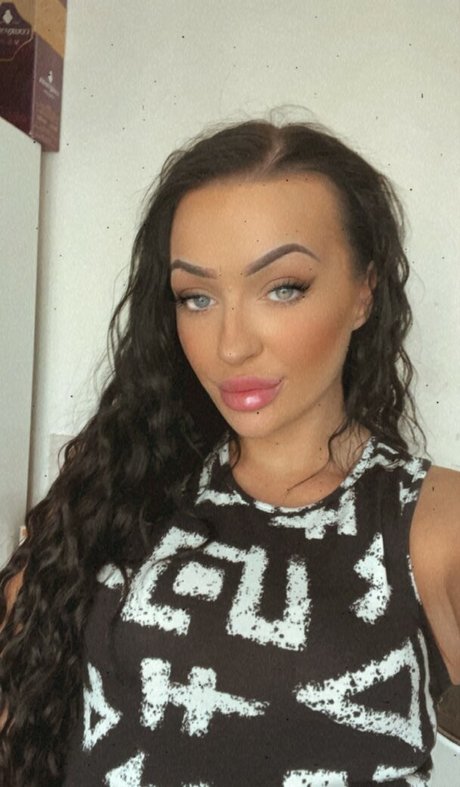 Nacktes geleaktes OnlyFans-Foto von Uksophiasnow